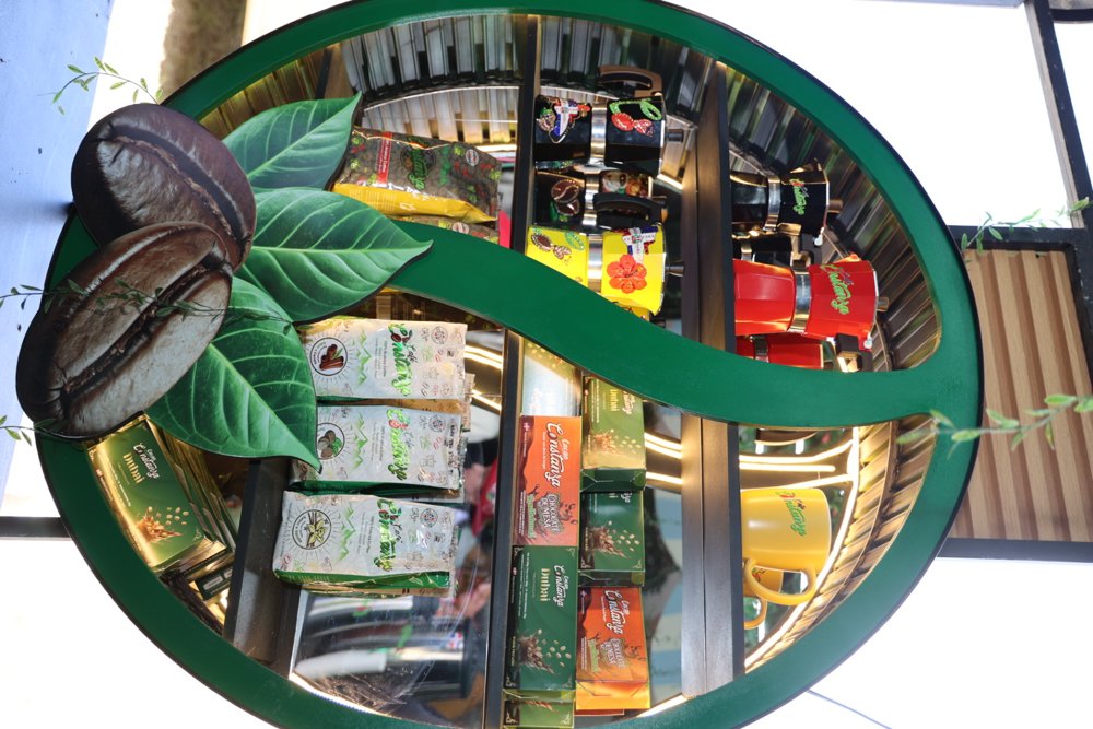 Exhibidor de productos Café Constanza en el festival